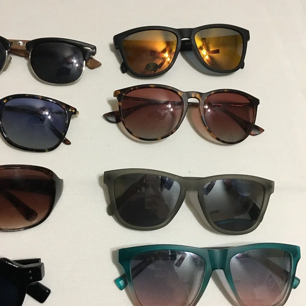 Lot of 25 Mixed Sunglasses Unisex One Size Multicolored Various Styles